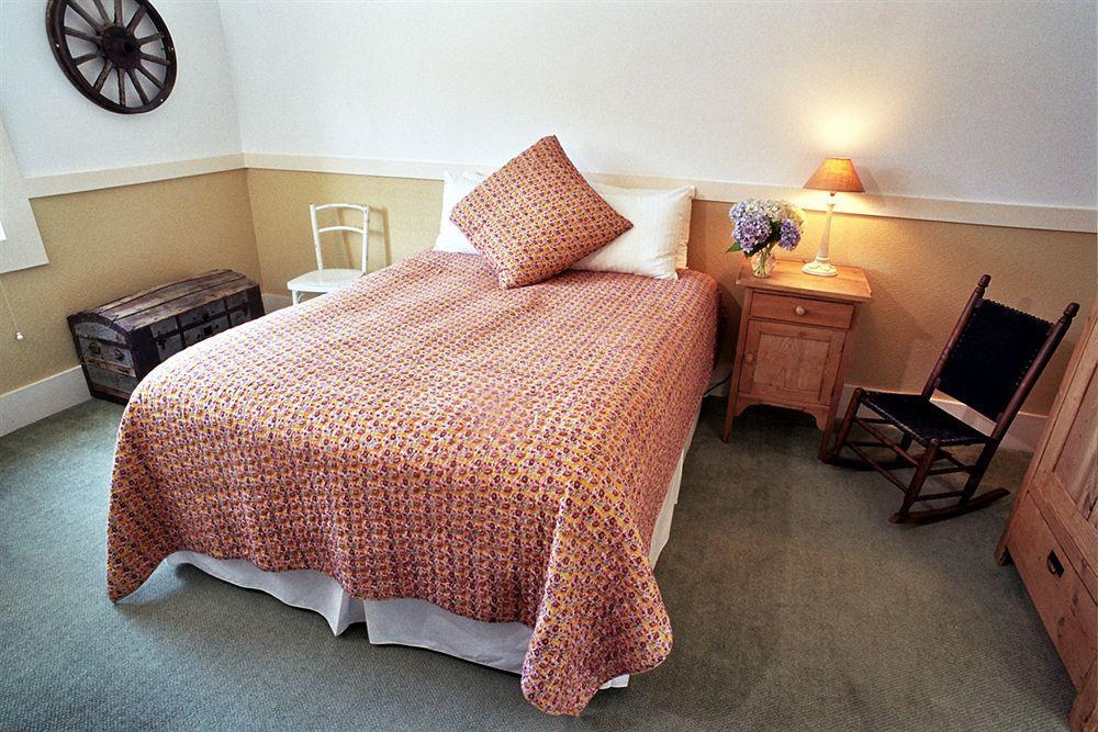 Valley Ford Hotel Екстериор снимка