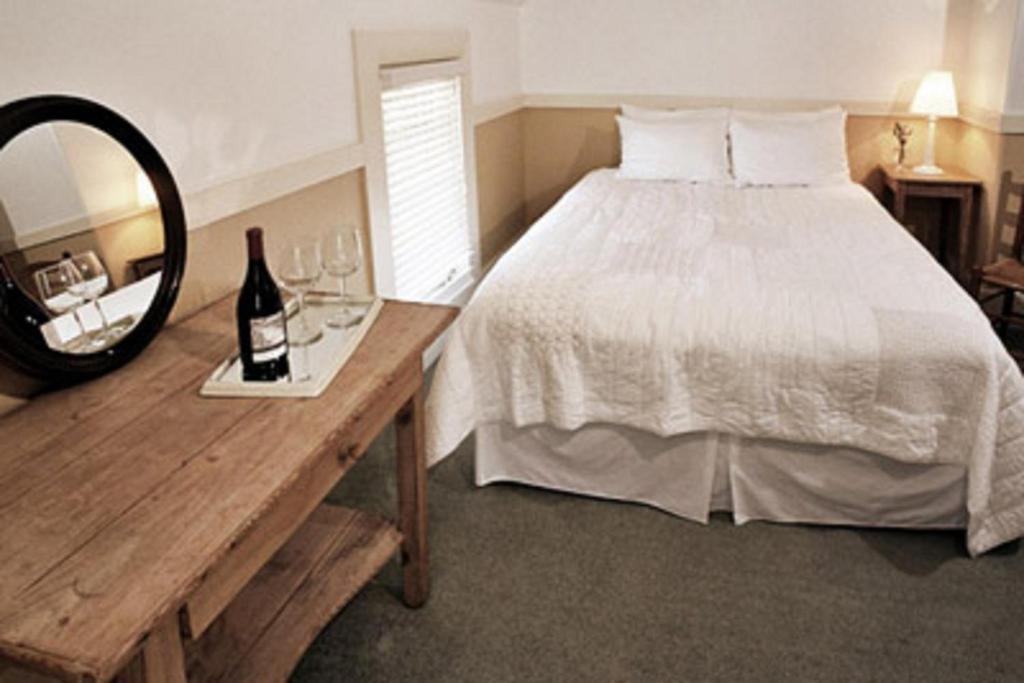 Valley Ford Hotel Стая снимка